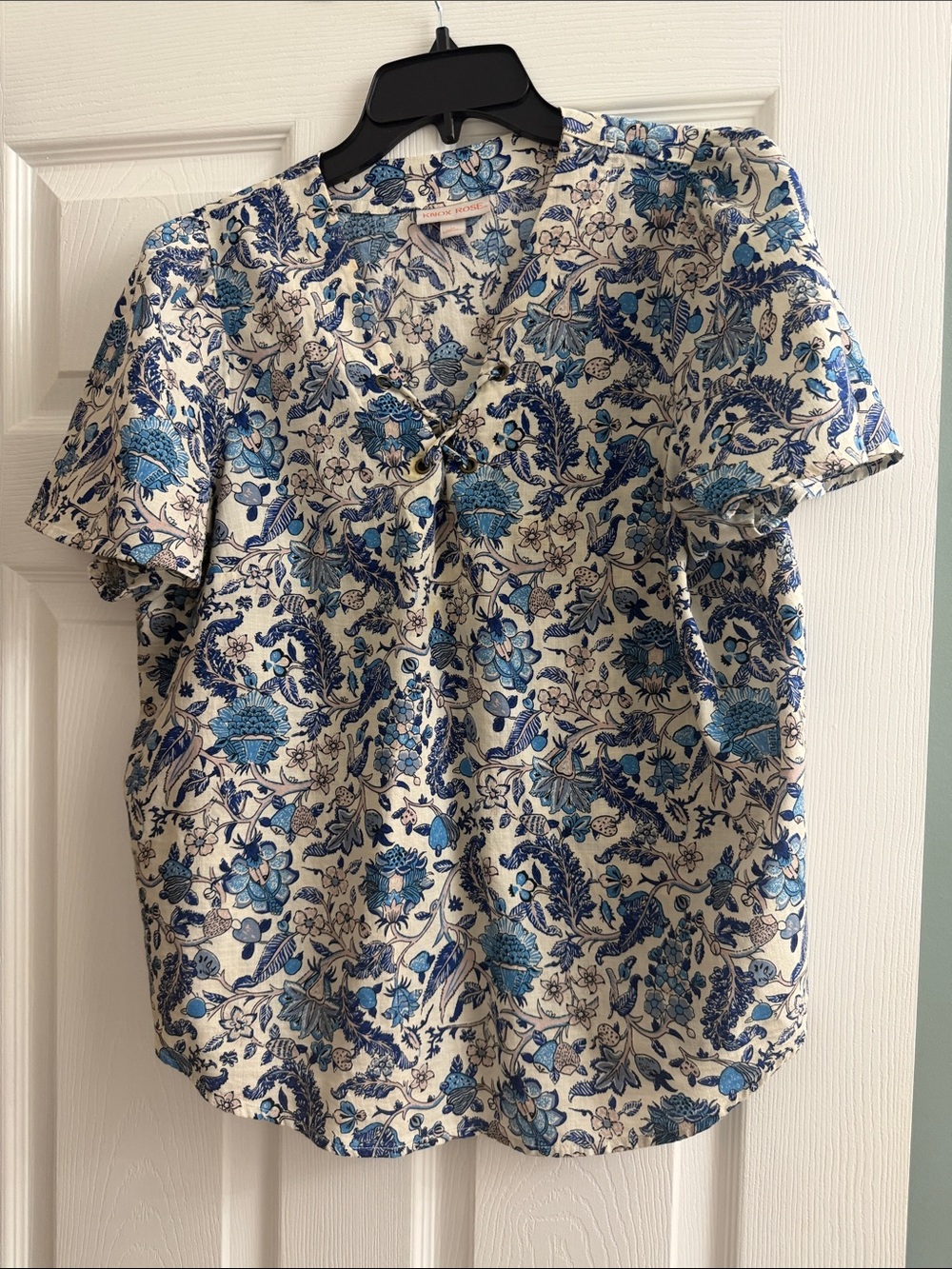 Knox Rose Cream and Blue Floral Button-Front Shirt